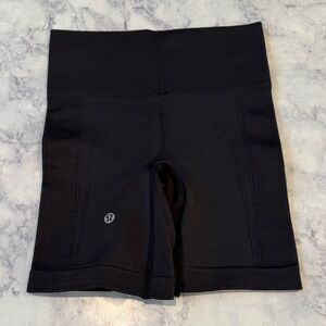 LULULEMON ATHLETICA Black Bike Run Pilates Yoga Gym Stretch Shorts Bottom